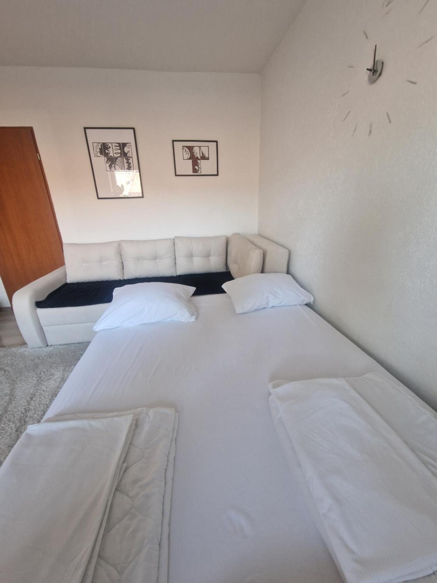 Apartments Natural And Bungalows 2 Σαράγεβο Δωμάτιο φωτογραφία