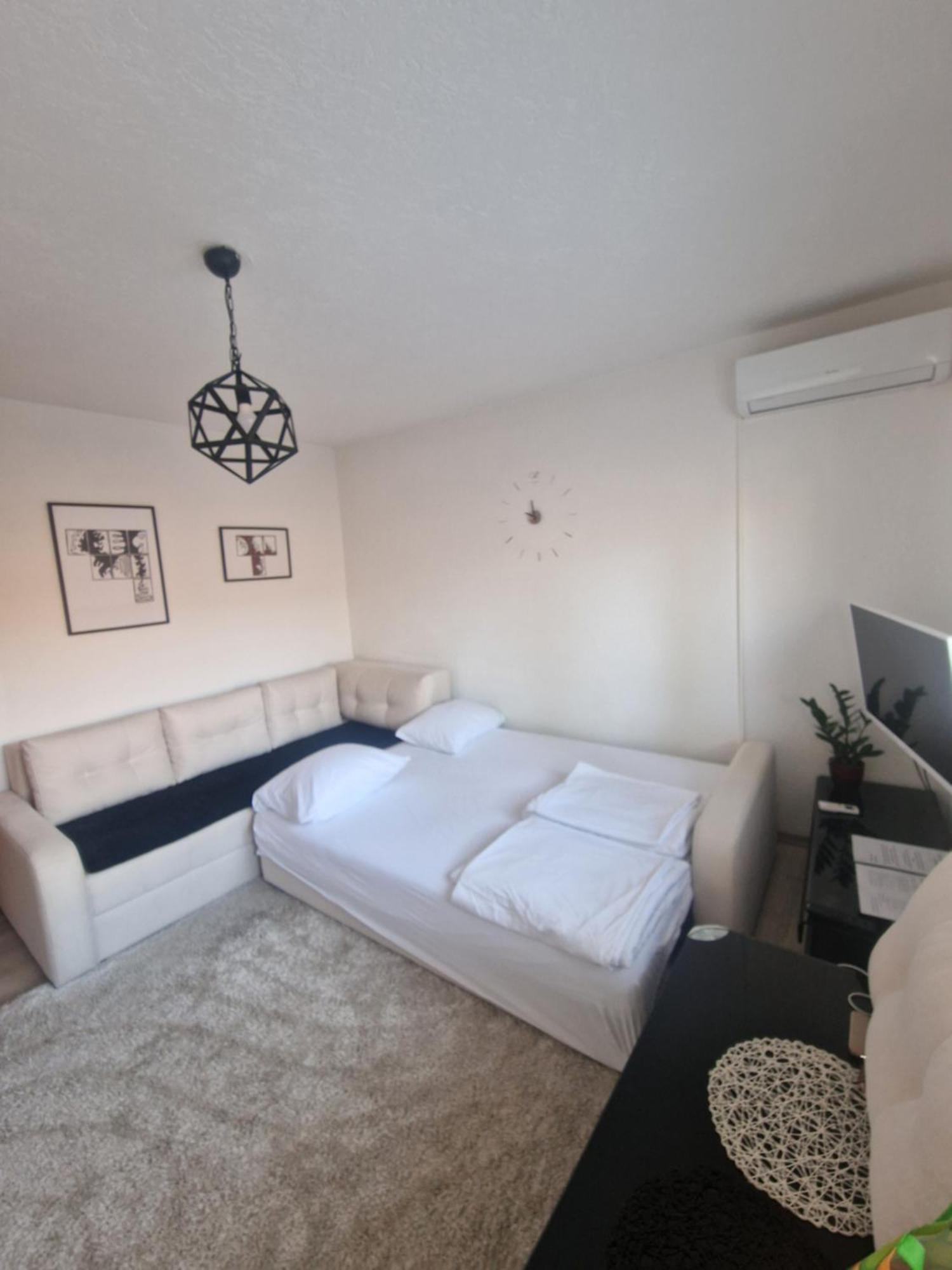 Apartments Natural And Bungalows 2 Σαράγεβο Δωμάτιο φωτογραφία