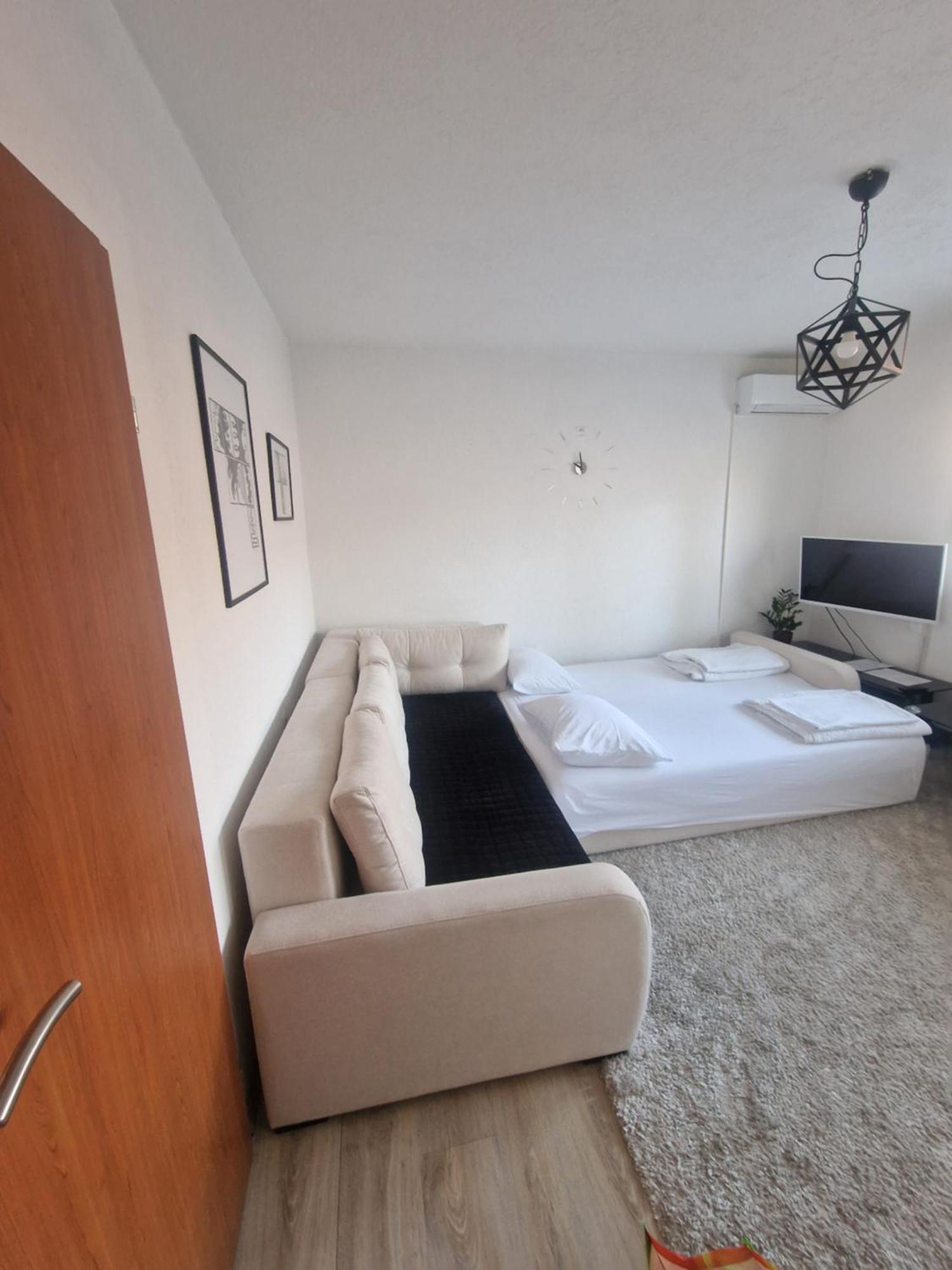 Apartments Natural And Bungalows 2 Σαράγεβο Δωμάτιο φωτογραφία